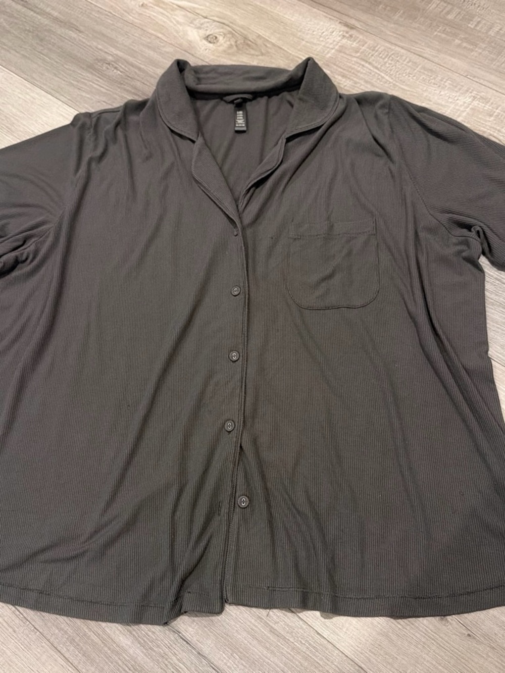 SKIMS Women’s Button-Up pajama Short-Sleeve Shirt
